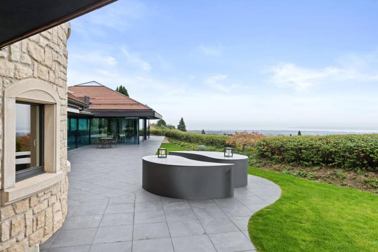 Propriété D'exception Avec Piscine Intérieure Et Vue Sur Le Lac Léman