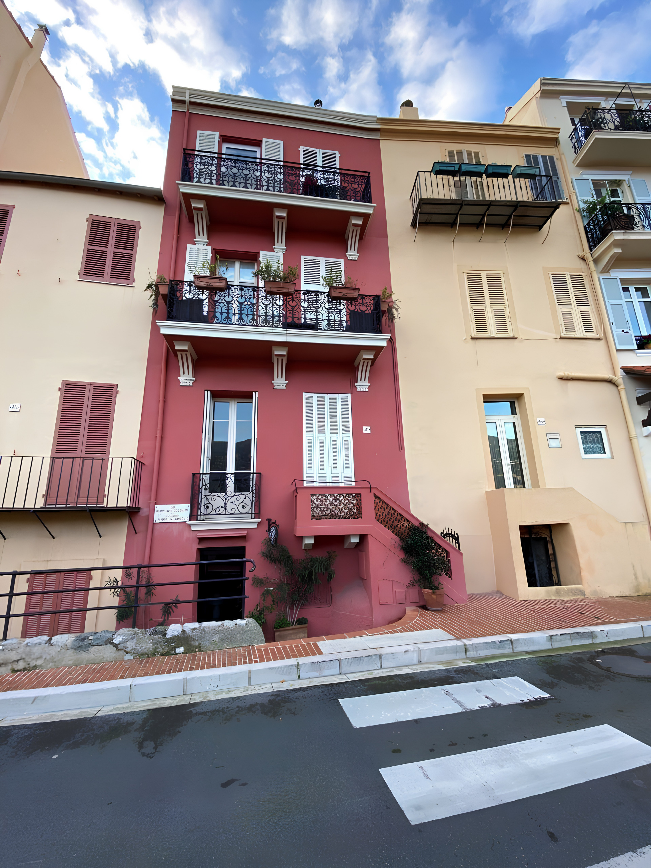 Monaco Ville: Duplex de caractère avec vues panoramiques sur Port Hercule et la mer
