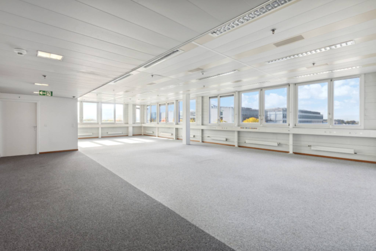 Locaux de 860 m2 au 2ème étage Zone FTI