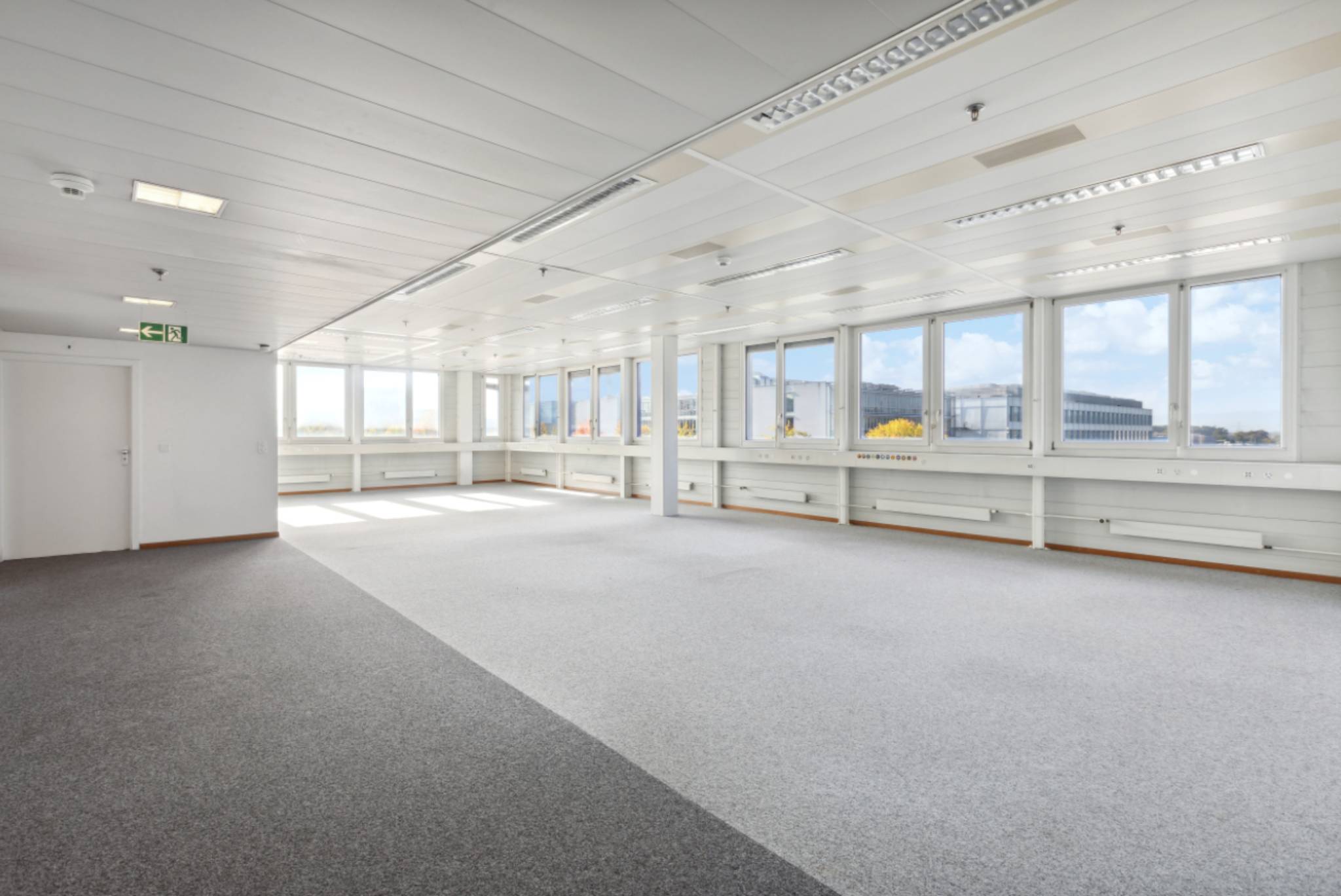 Locaux de 860 m2 au 2ème étage Zone FTI