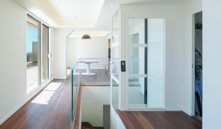 Exceptionnel penthouse en location avec piscine privée et vue mer panoramique
