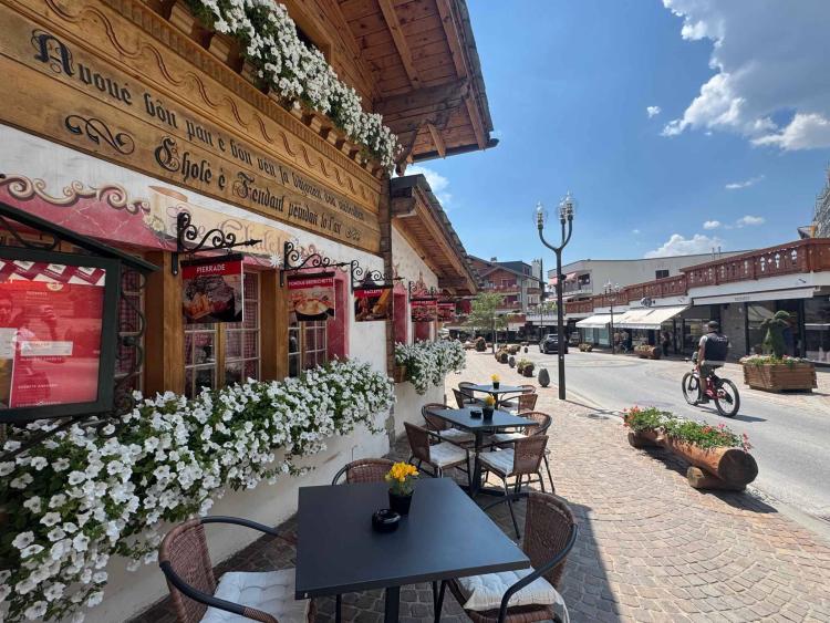 EXCLUSIF - Arcade de 167 m2 à louer à Crans-Montana