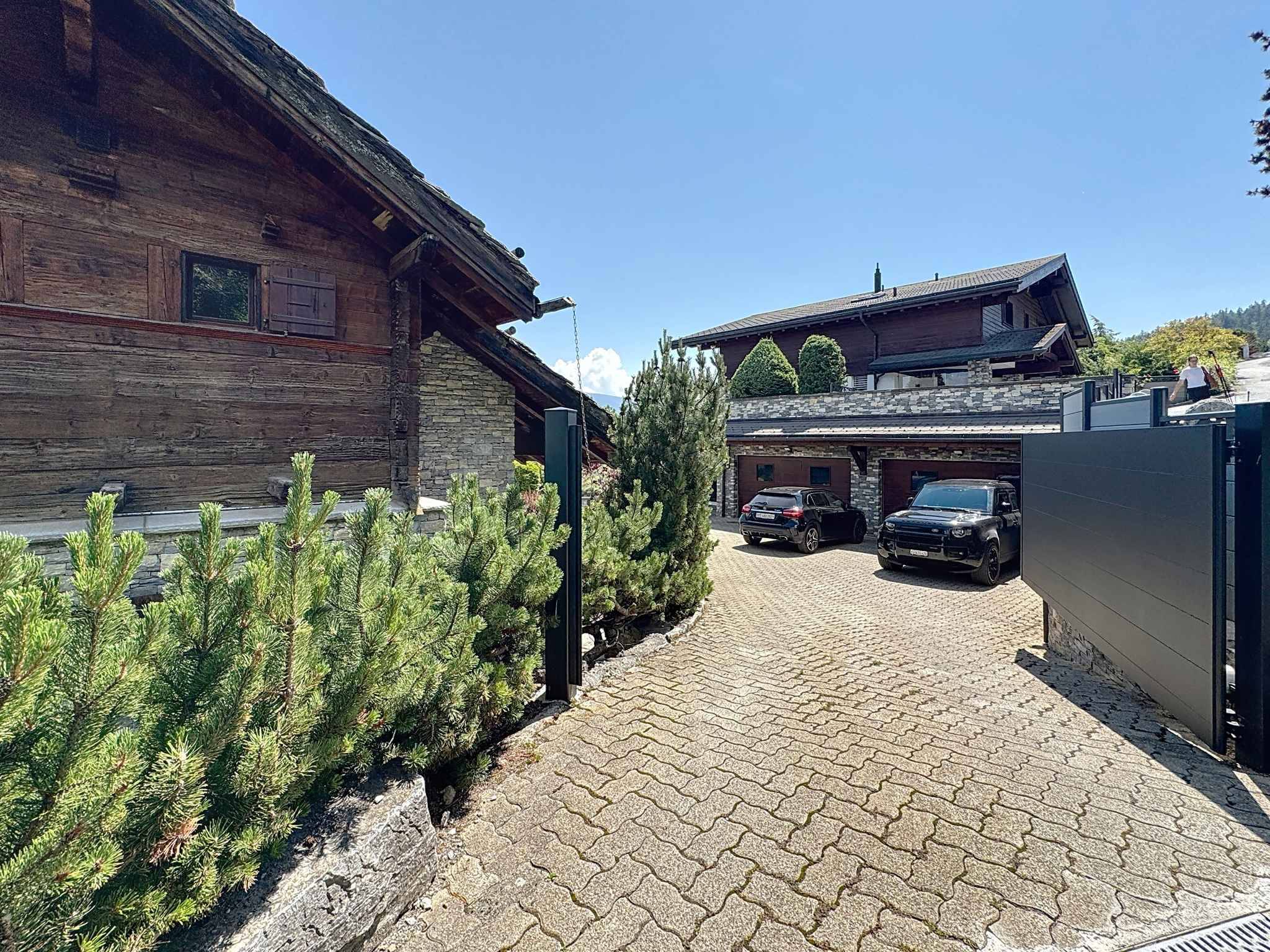 MAGNIFIQUE PROPRIÉTÉ AVEC DÉPENDANCE (MAZOT) ET PISCINE EXTERIEURE