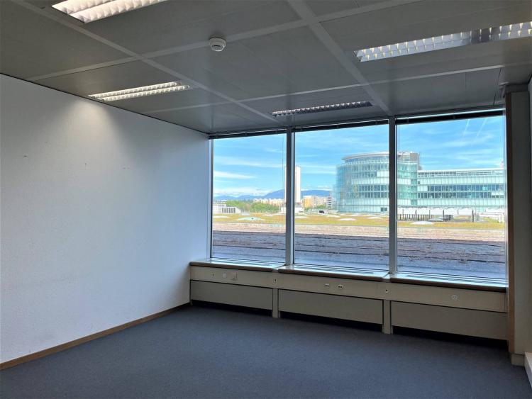 Bureaux lumineux, à deux pas de Blandonnet Centre - 125m2
