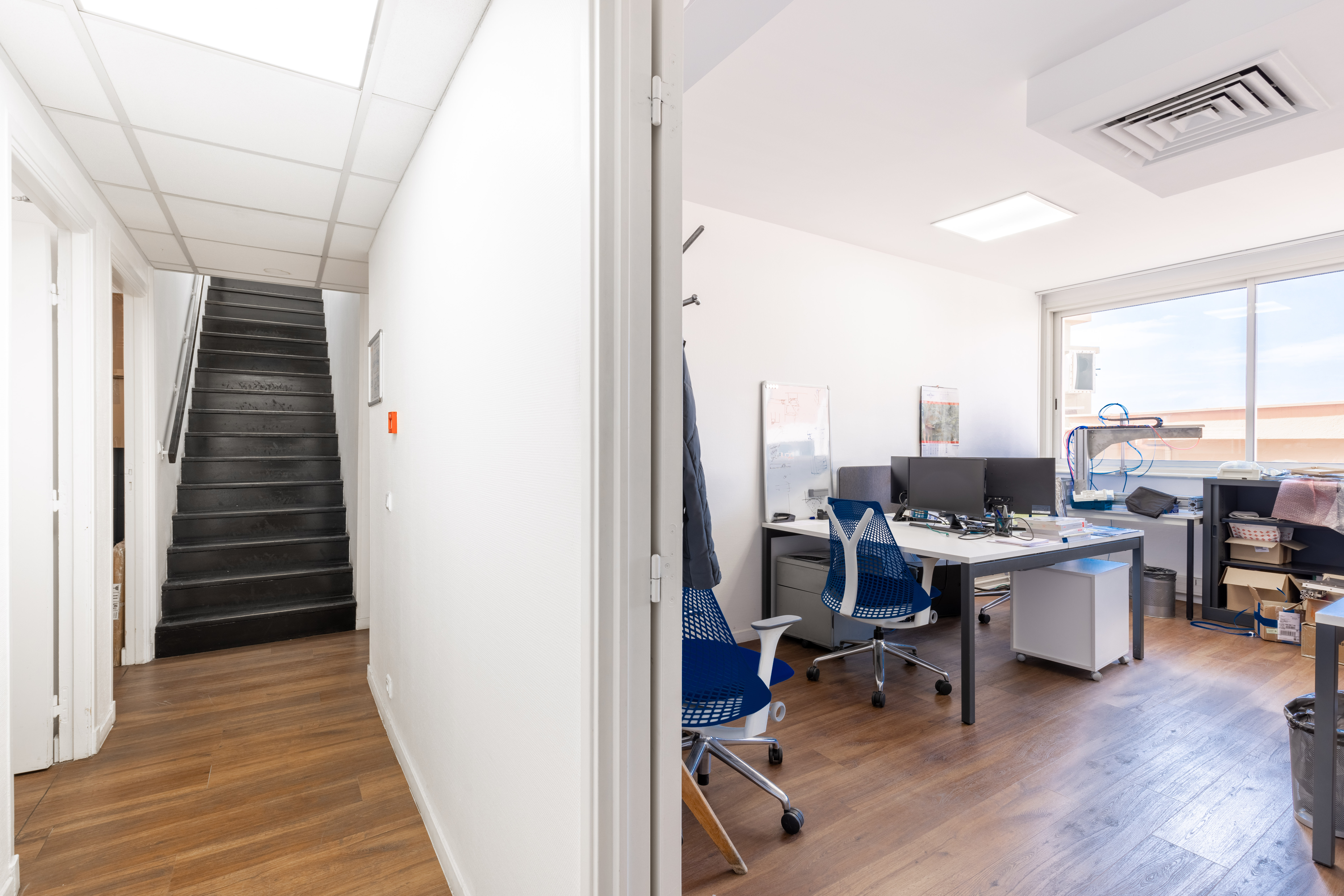 MAGNIFIQUE BUREAUX EN DUPLEX AVEC VUE MER