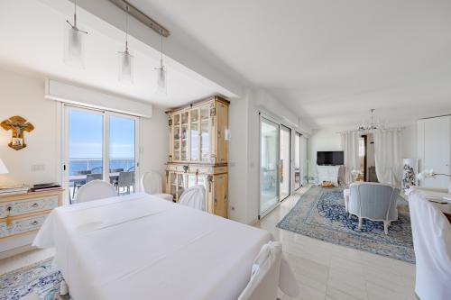 UNIQUE 3 CHAMBRES AVEC VUE MER PROCHE DE MONACO