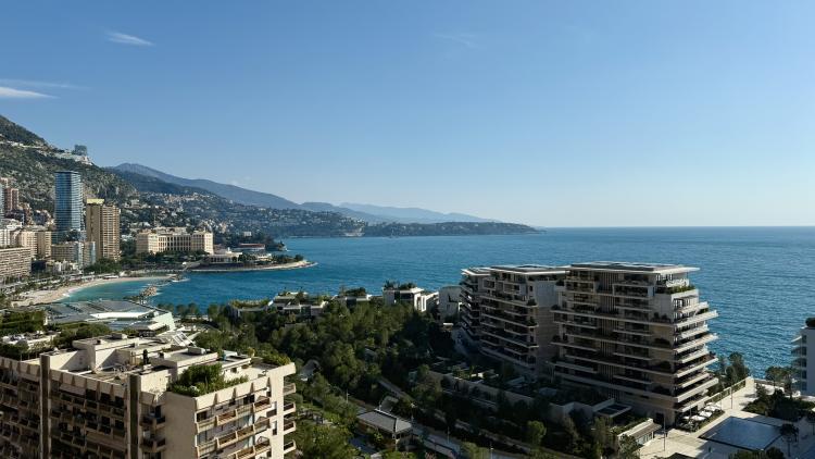 MIRABEAU : Rare appartement de 3 chambres à coucher et belle vue panoramique