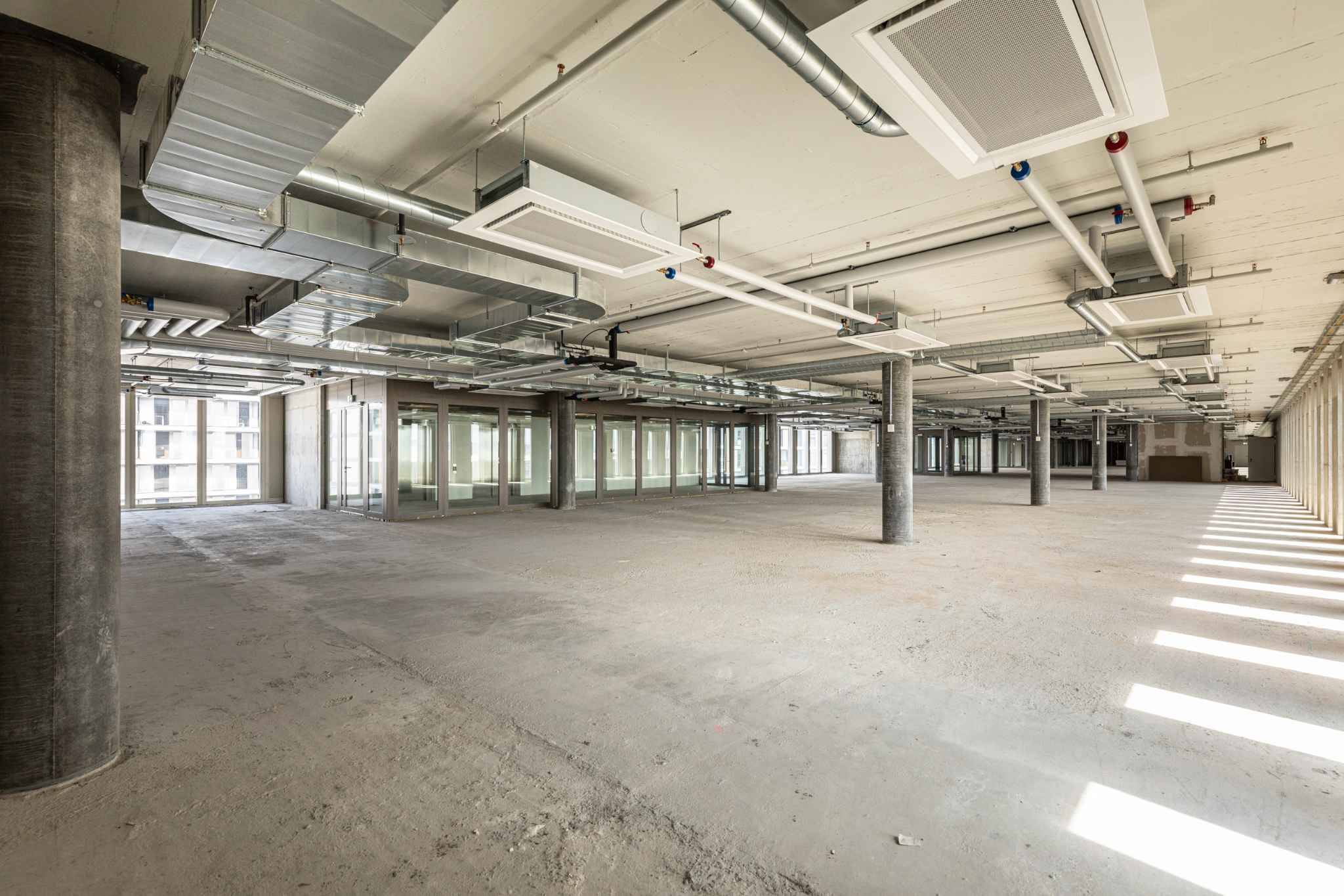 À louer – Bureaux bruts à aménager au Quartier de l’Étang