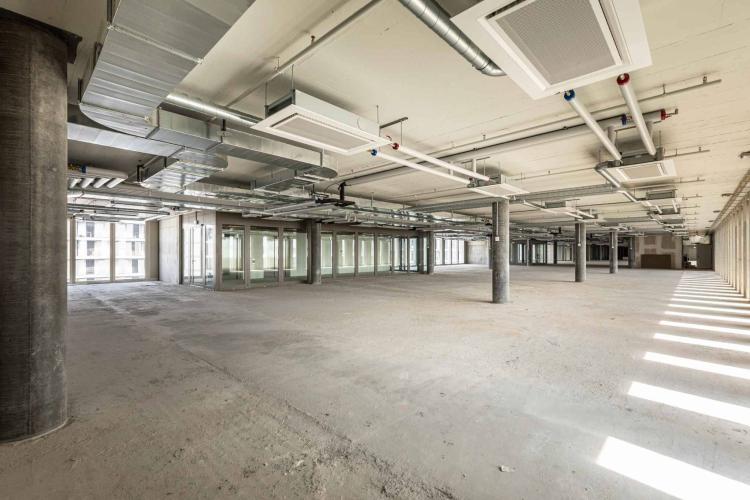 À louer – Bureaux bruts à aménager au Quartier de l’Étang