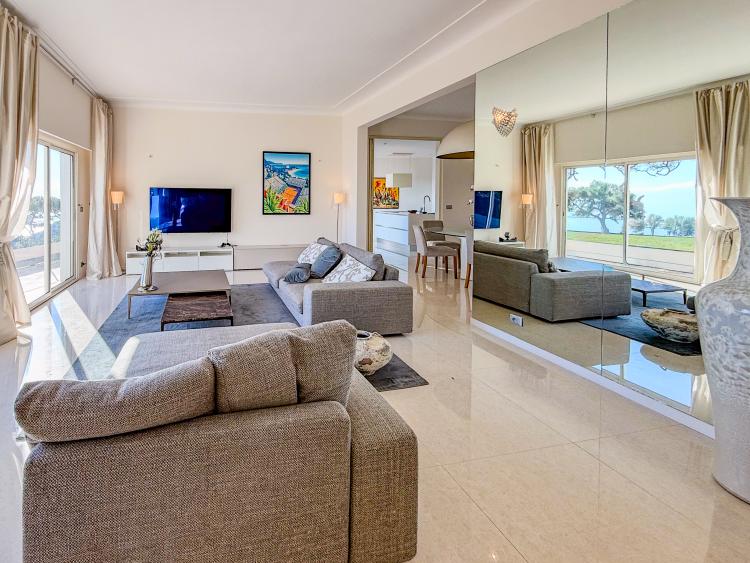Èze Bord de Mer – Villa contemporaine aux lignes raffinées et panorama infini