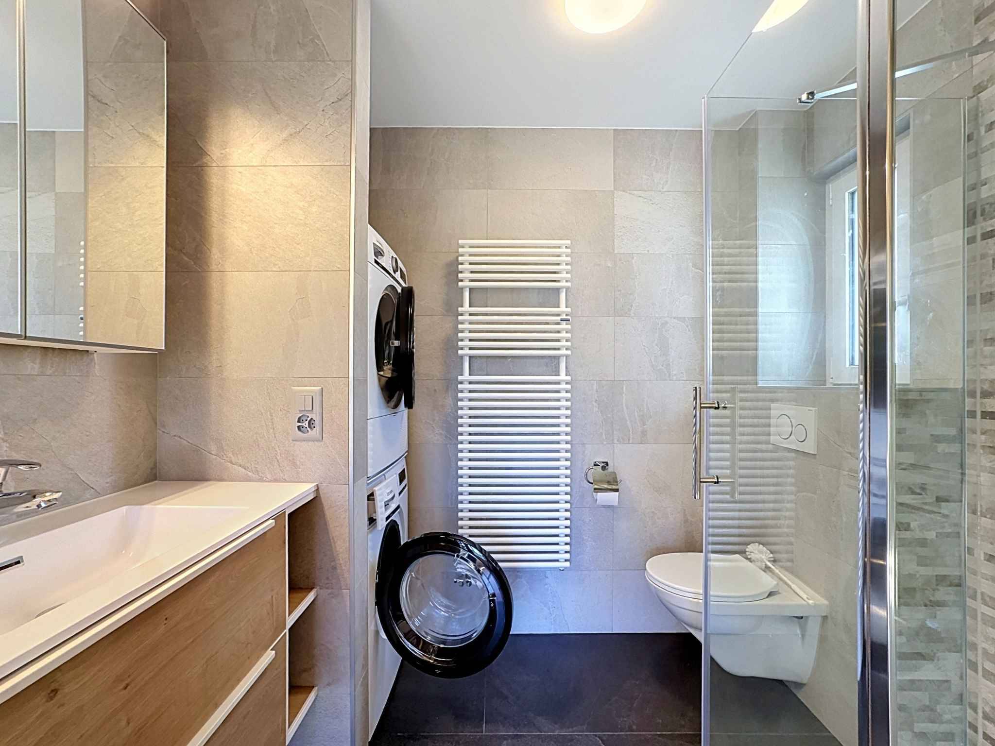 CHALET DE 15,5 PIÈCES
COMPOSÉ DE TROIS APPARTEMENTS INDÉPENDANTS
