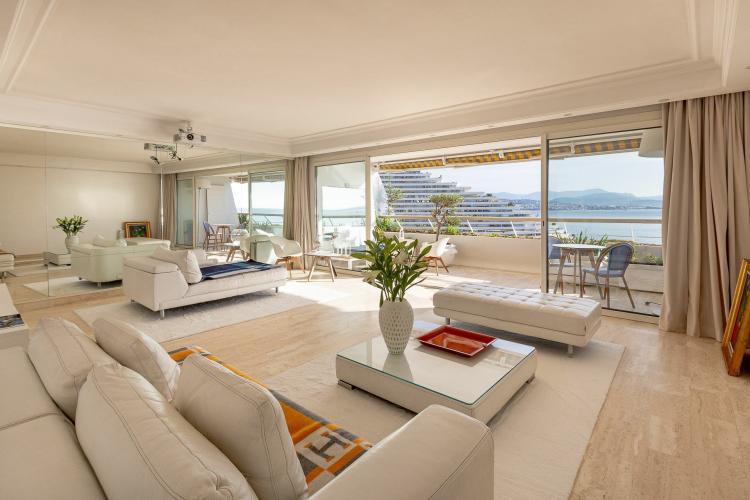 Appartement de deux chambres avec vue sur la mer à Marina Baie des Anges