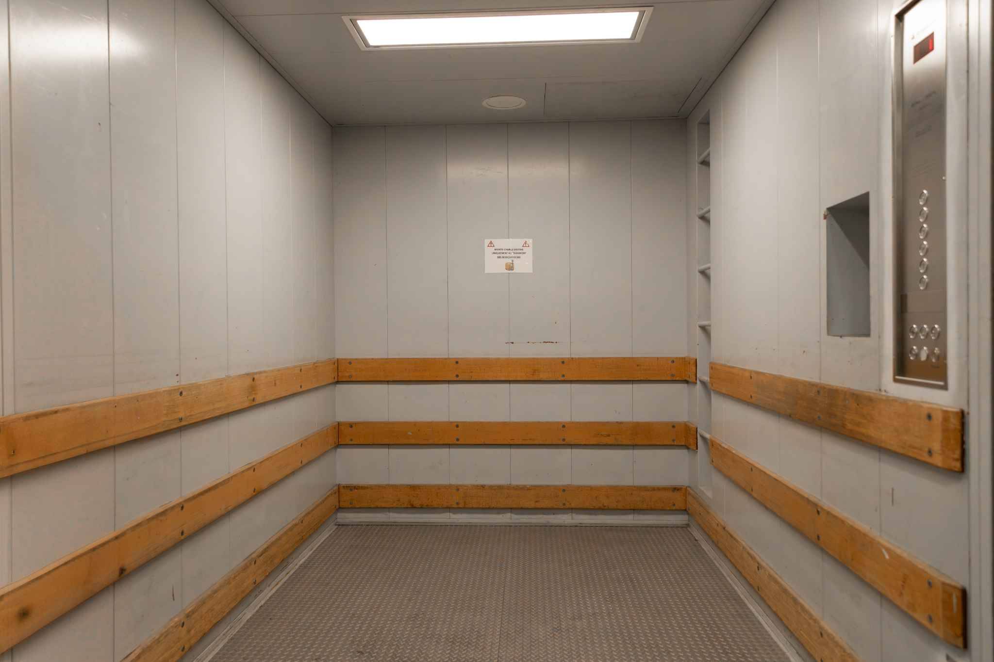 RARE ! Surface de stockage de 250 m² au centre de Genève