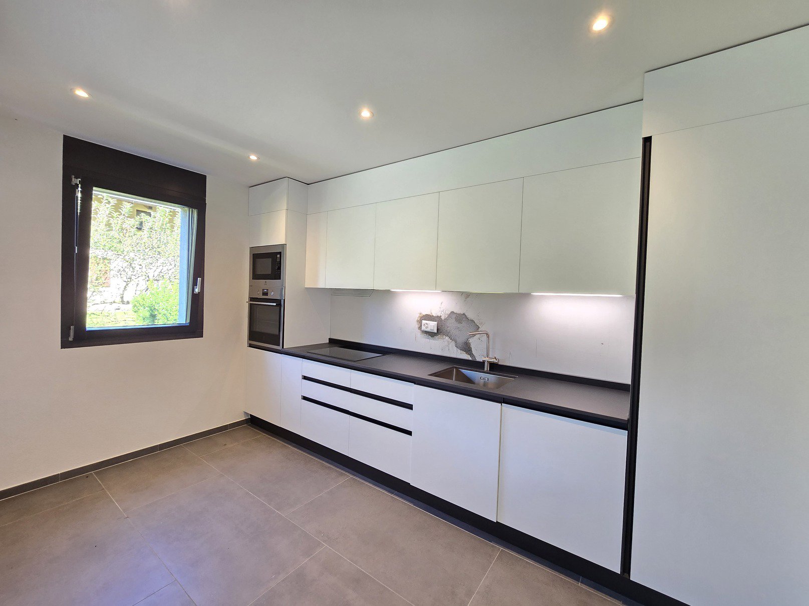 Villa neuve / 203 m2 et 845 m3 / Prix à discuter