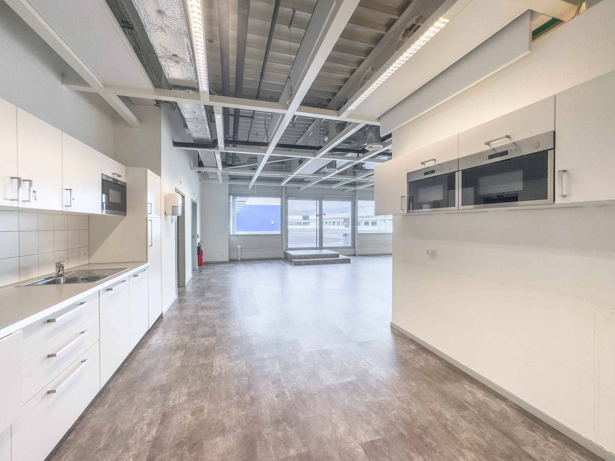 Vernier - Surface de 903 m2 en attique - Immeuble IKEA