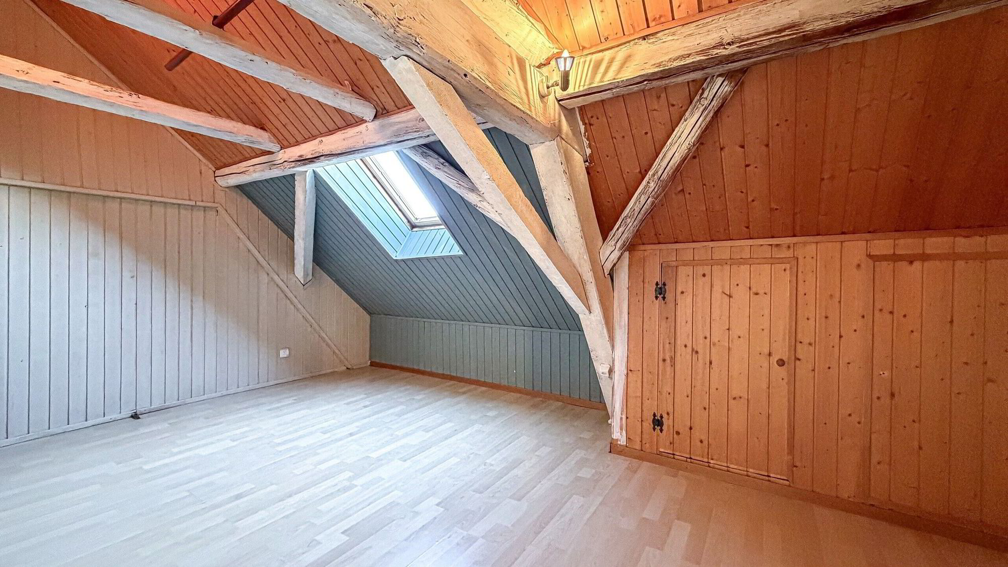 MAISON AVEC 2 LOGEMENTS DISTINCTS, GARAGE ET PLACES DE PARC