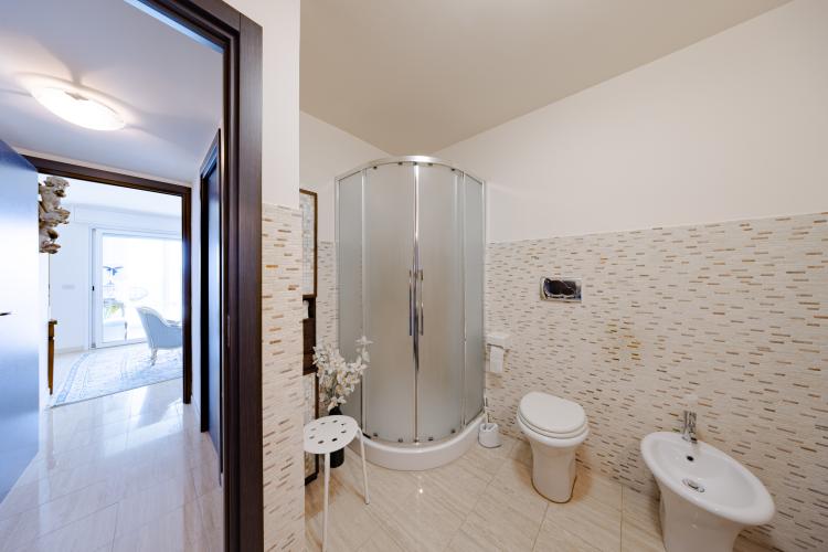 UNIQUE 3 CHAMBRES AVEC VUE MER PROCHE DE MONACO