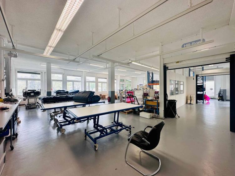 INDUSTRIE, BUREAUX - 930 m2 - Bussigny-près-Lausanne