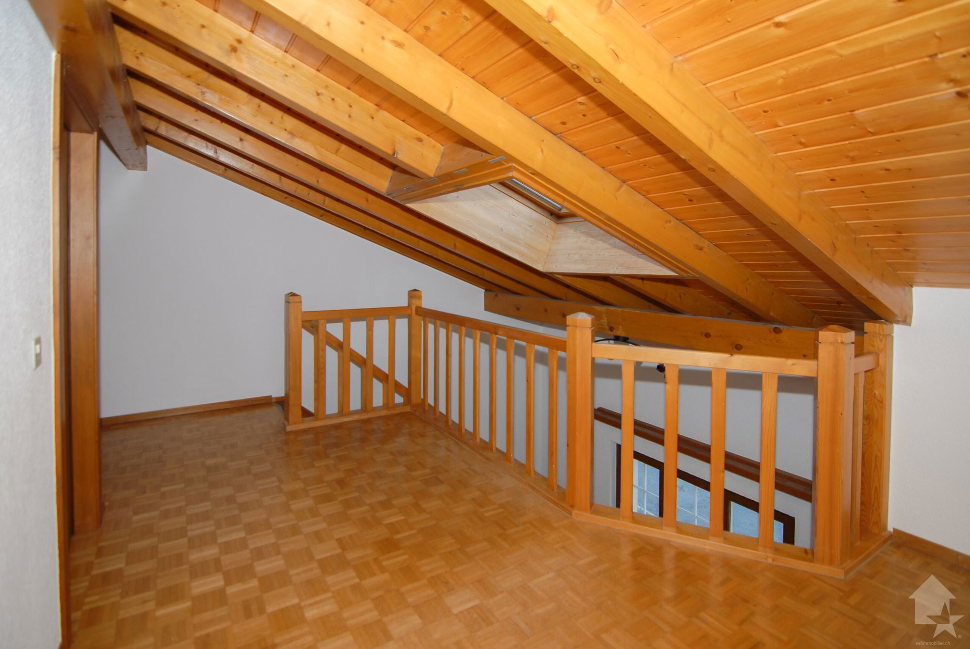 lRLhT_lookmove_236460888_4.jpg