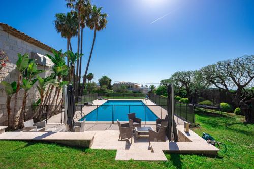 CHARMANTE MAISON PROVENÇALE AVEC PISCINE ET JARDIN