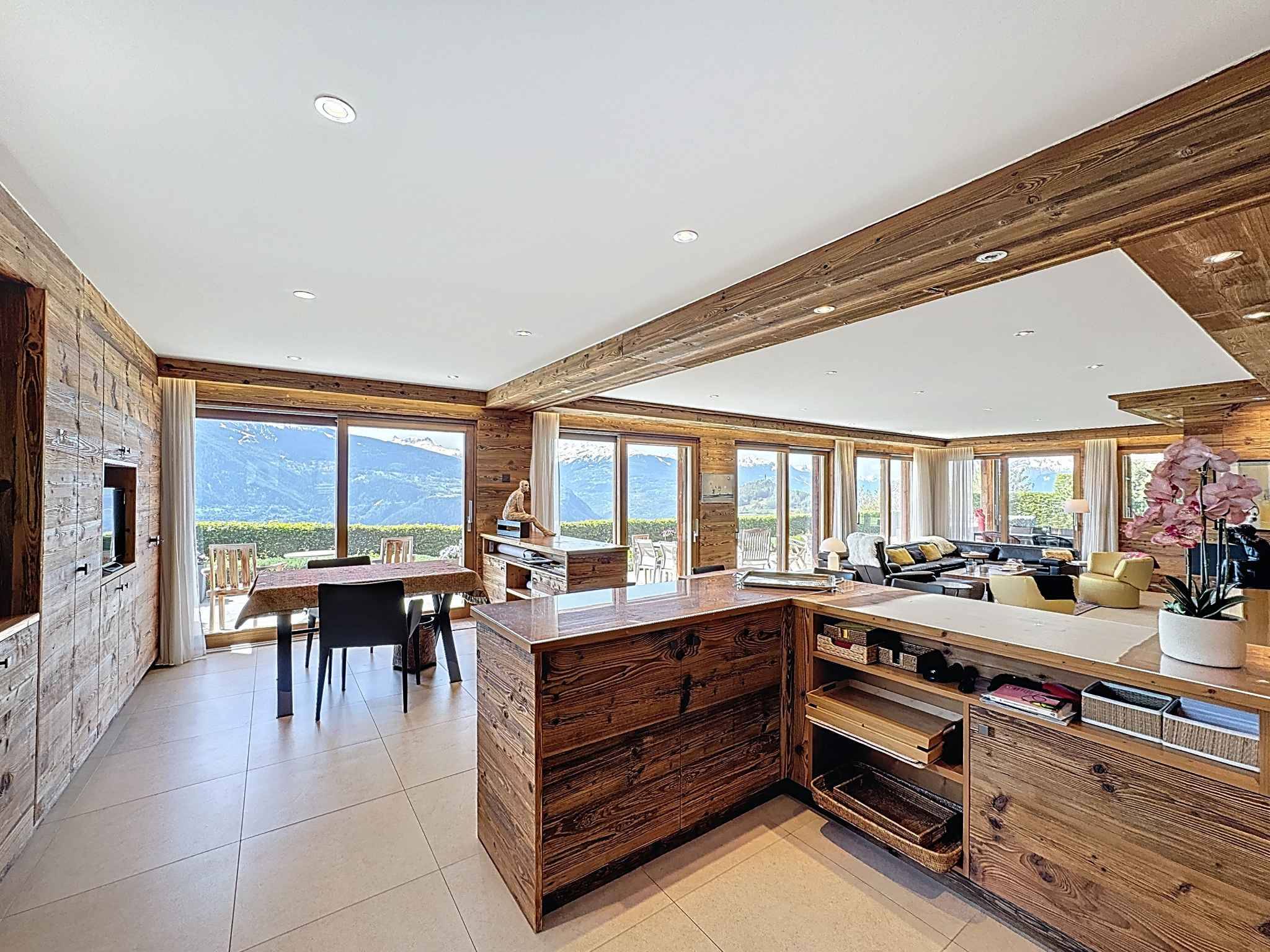 Magnifique chalet en vieux bois avec vue panoramique