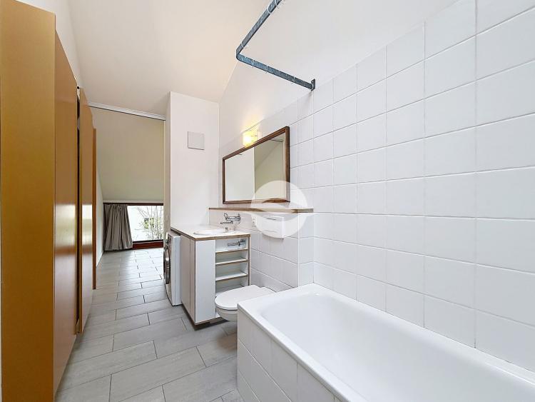 Charmante villa mitoyenne de 4.5 pièces, avec jardin arboré !