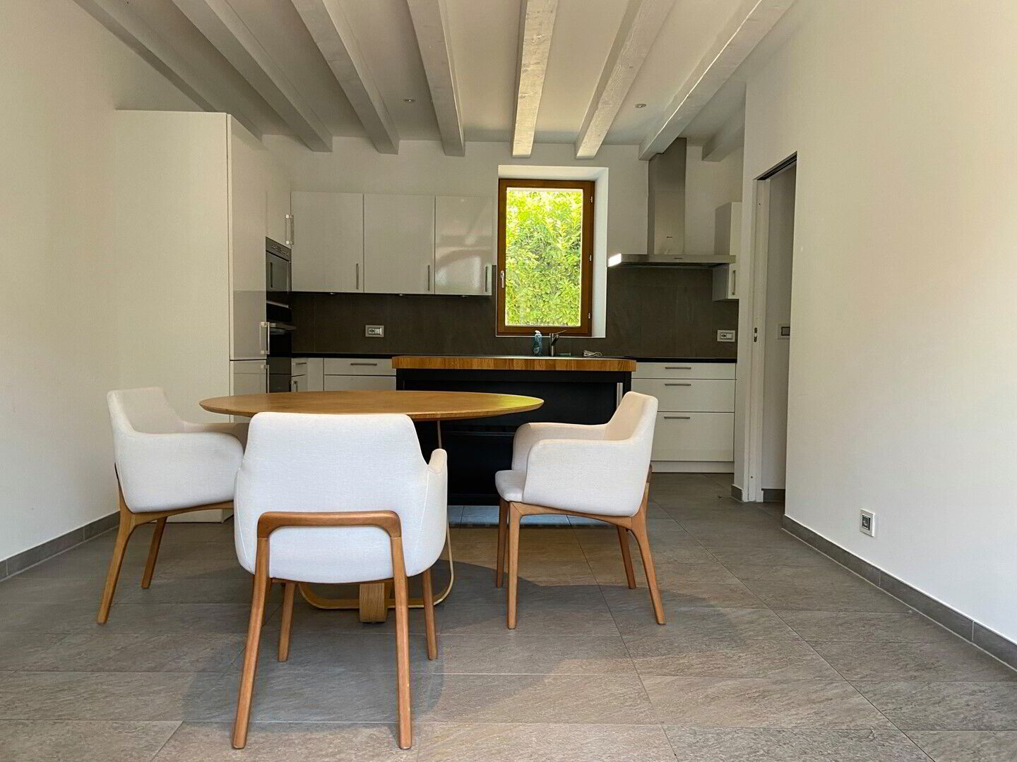 Appartement de 7 pièces avec terrasse en deck et 2 places de parking à Vésenaz