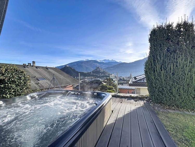 Propriété d’exception avec vue panoramique sur les châteaux | Quartier ultra recherché
