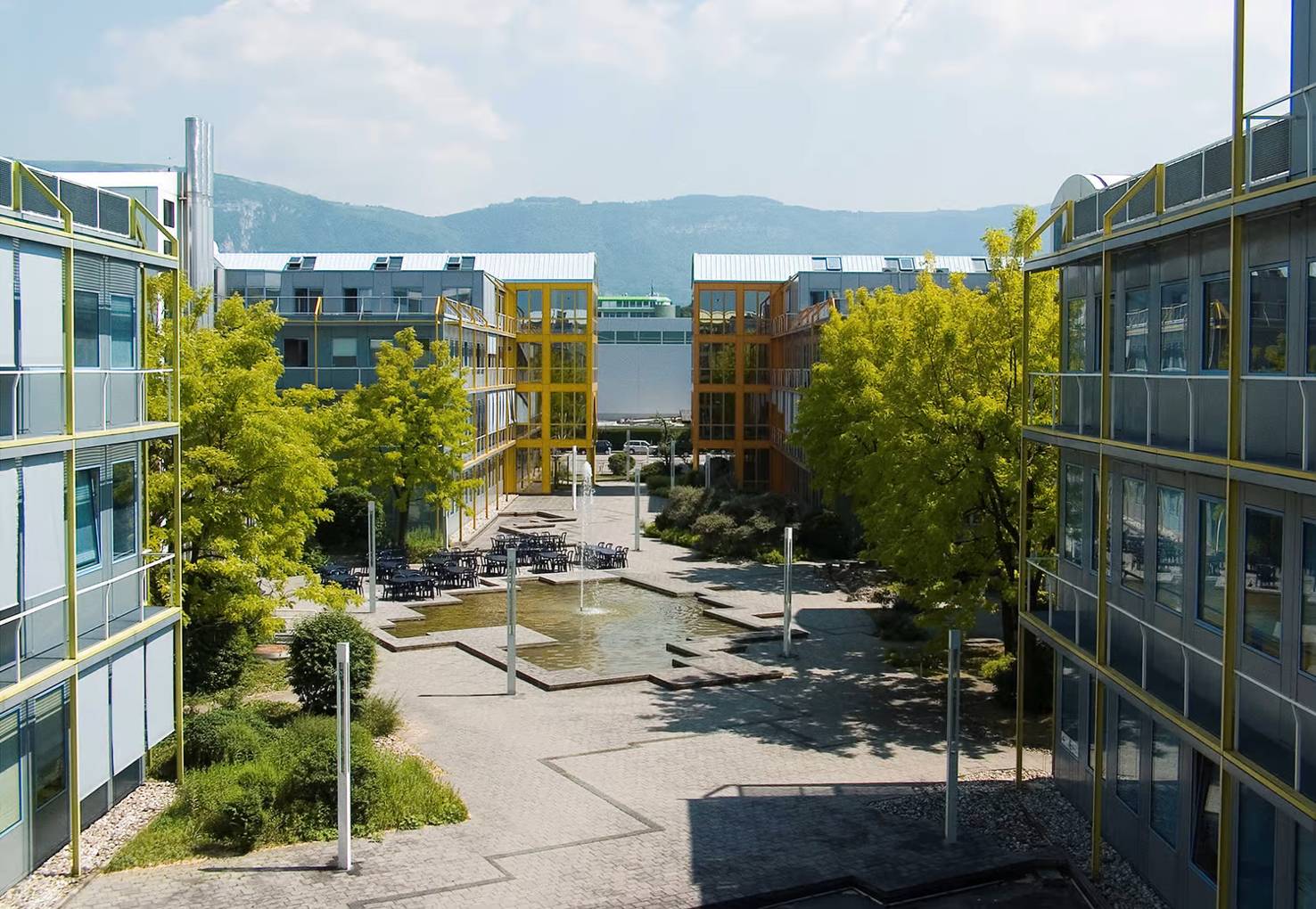 Surfaces en zone FTI d'env 2200m2 DIVISIBLES à Plan-les-Ouates