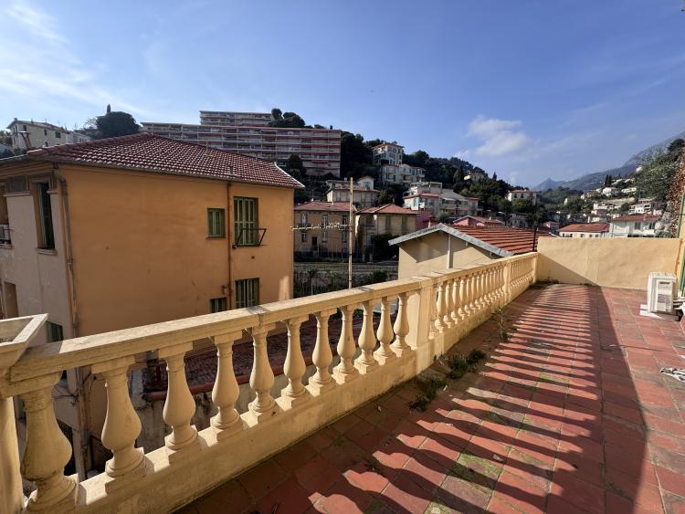 MENTON | GRAND APPARTEMENT DE 3 PIÈCES PROCHE DU CENTRE