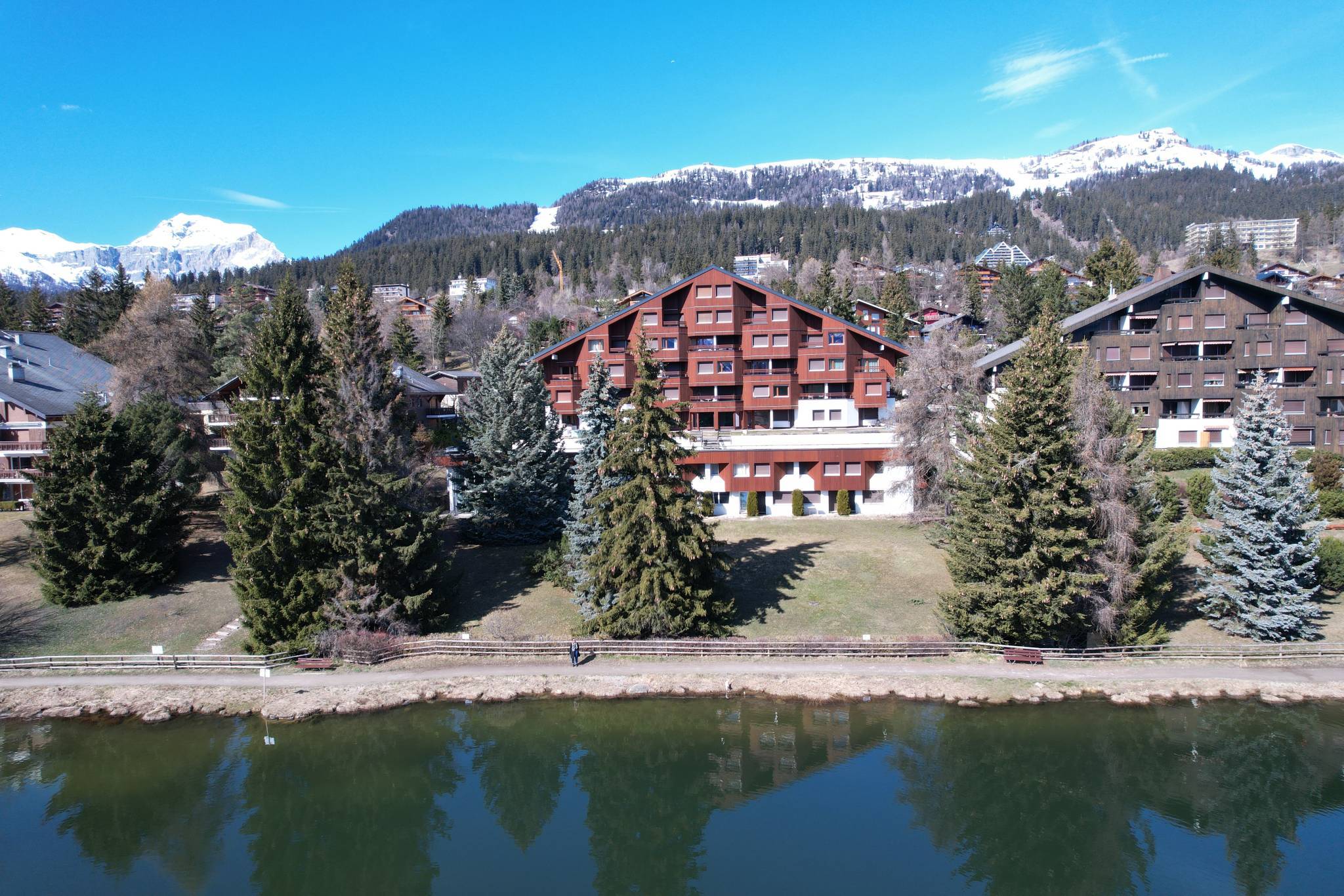 Exclusivité - Appartement duplex en bordure du lac Moubra