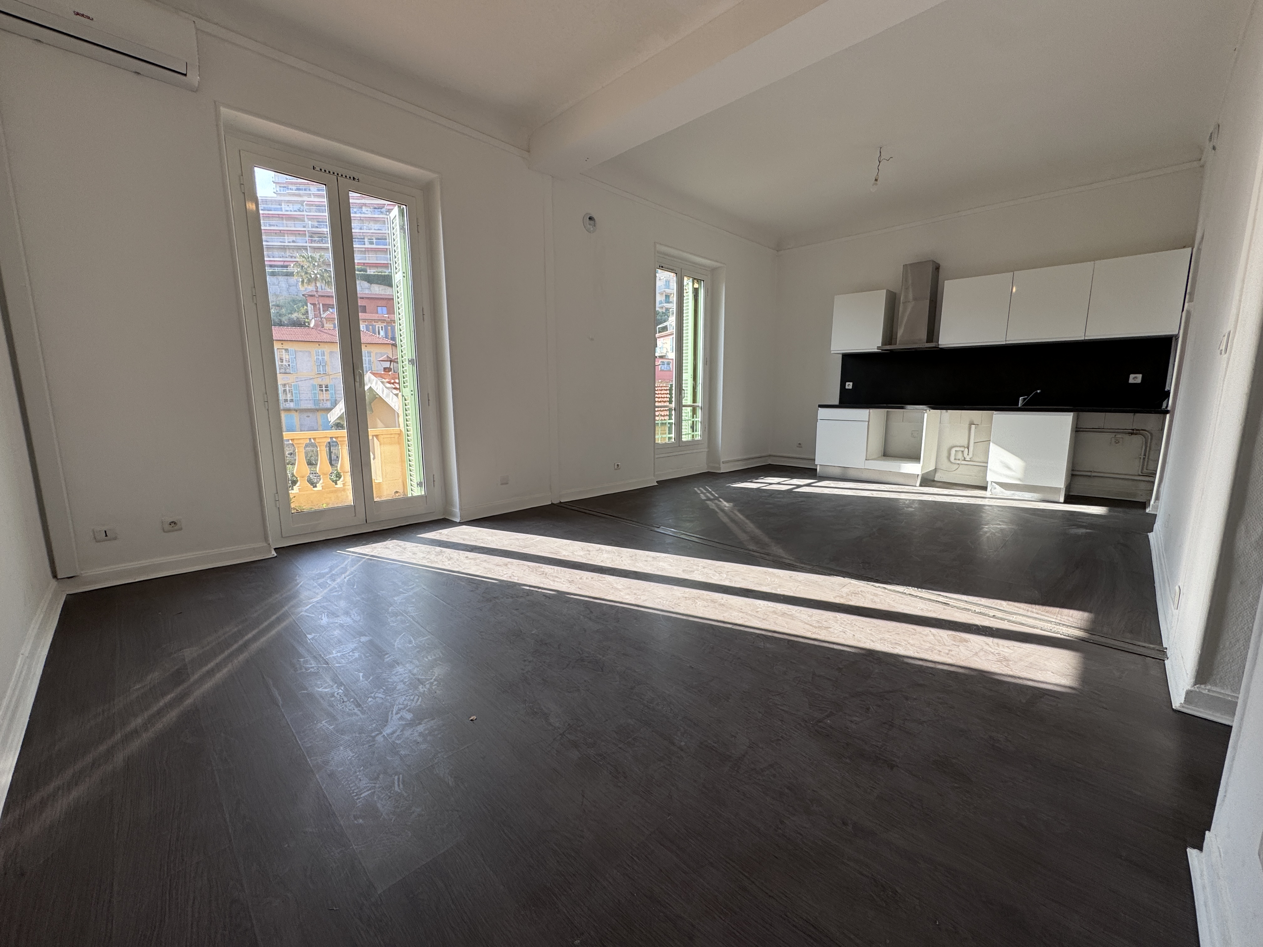 MENTON | GRAND APPARTEMENT DE 3 PIÈCES PROCHE DU CENTRE