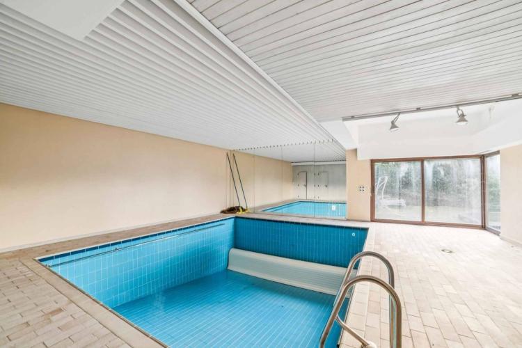 Villa d'architecte avec belle vue et accès privatif au lac