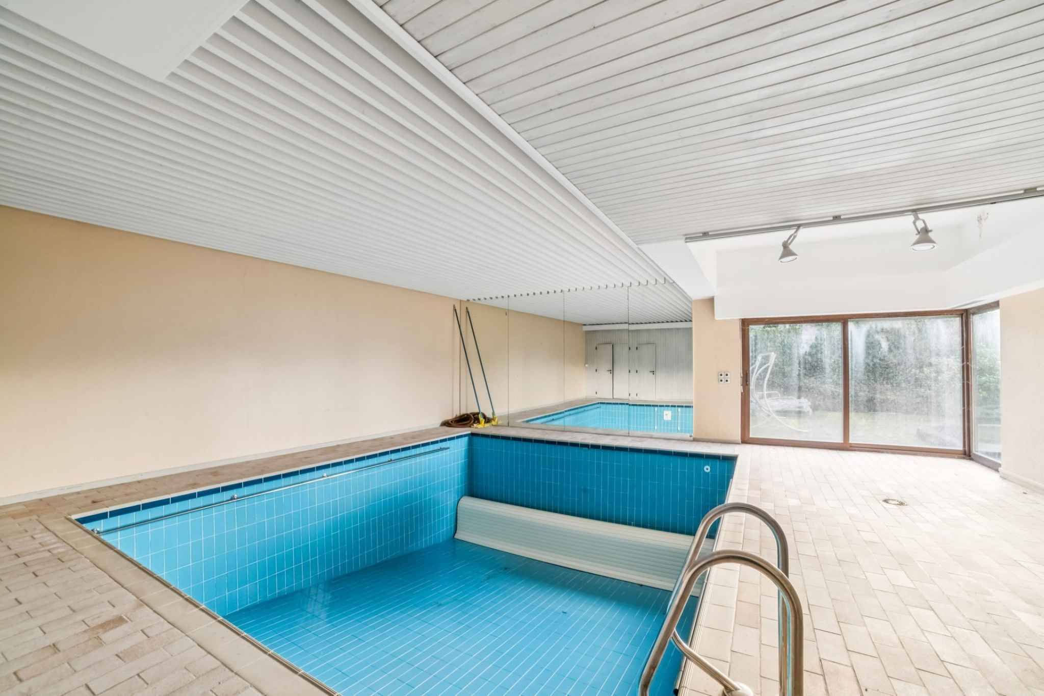 Villa d'architecte avec belle vue et accès privatif au lac