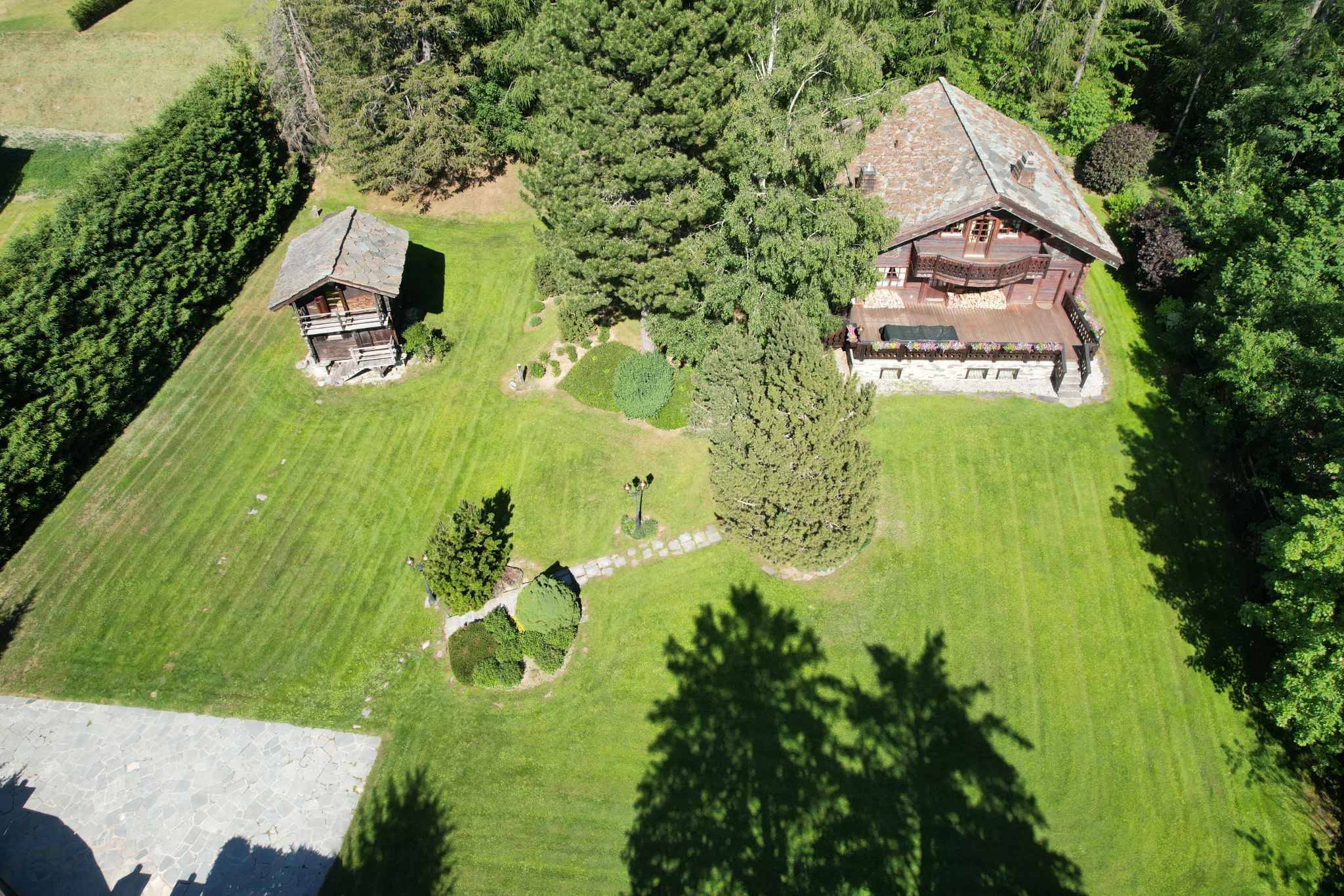 Splendide chalet avec son mazot sur une magnifique parcelle