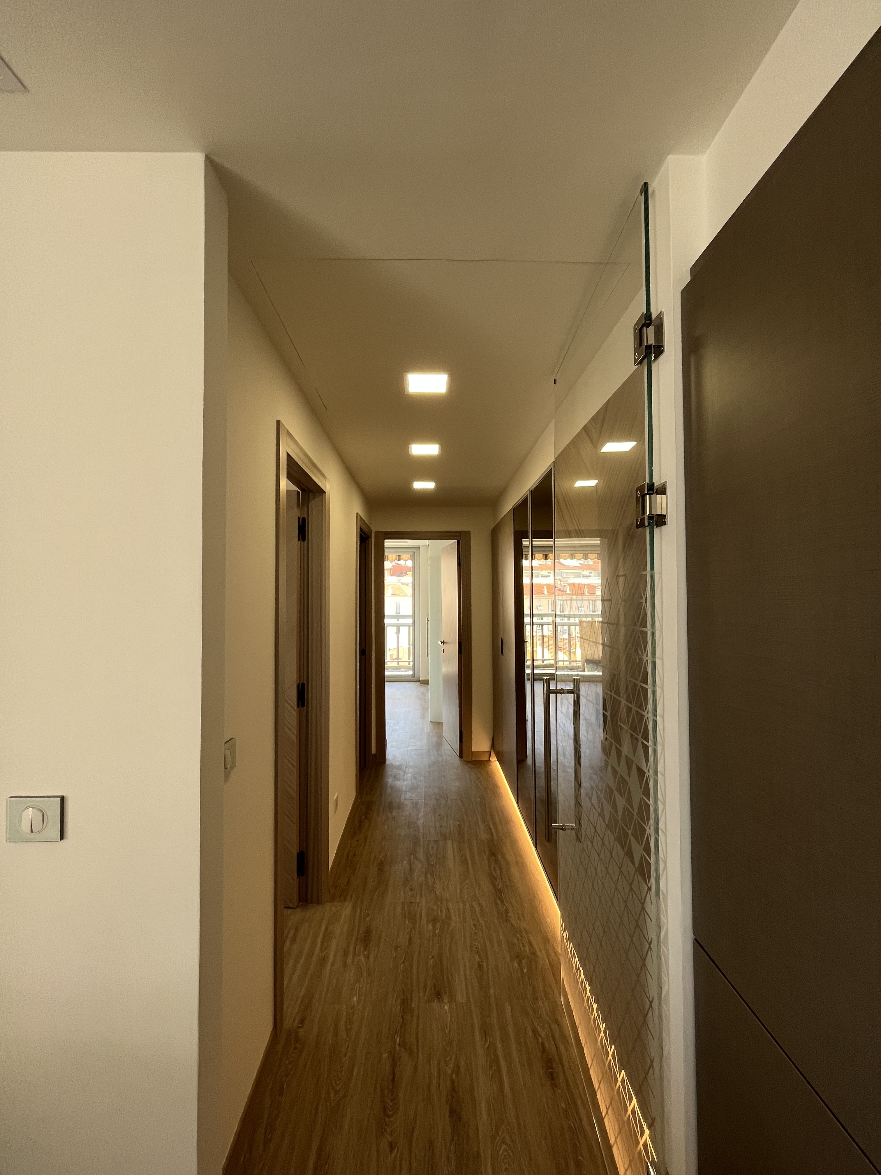 TRES BEL APPARTEMENT ENTIEREMENT RENOVE