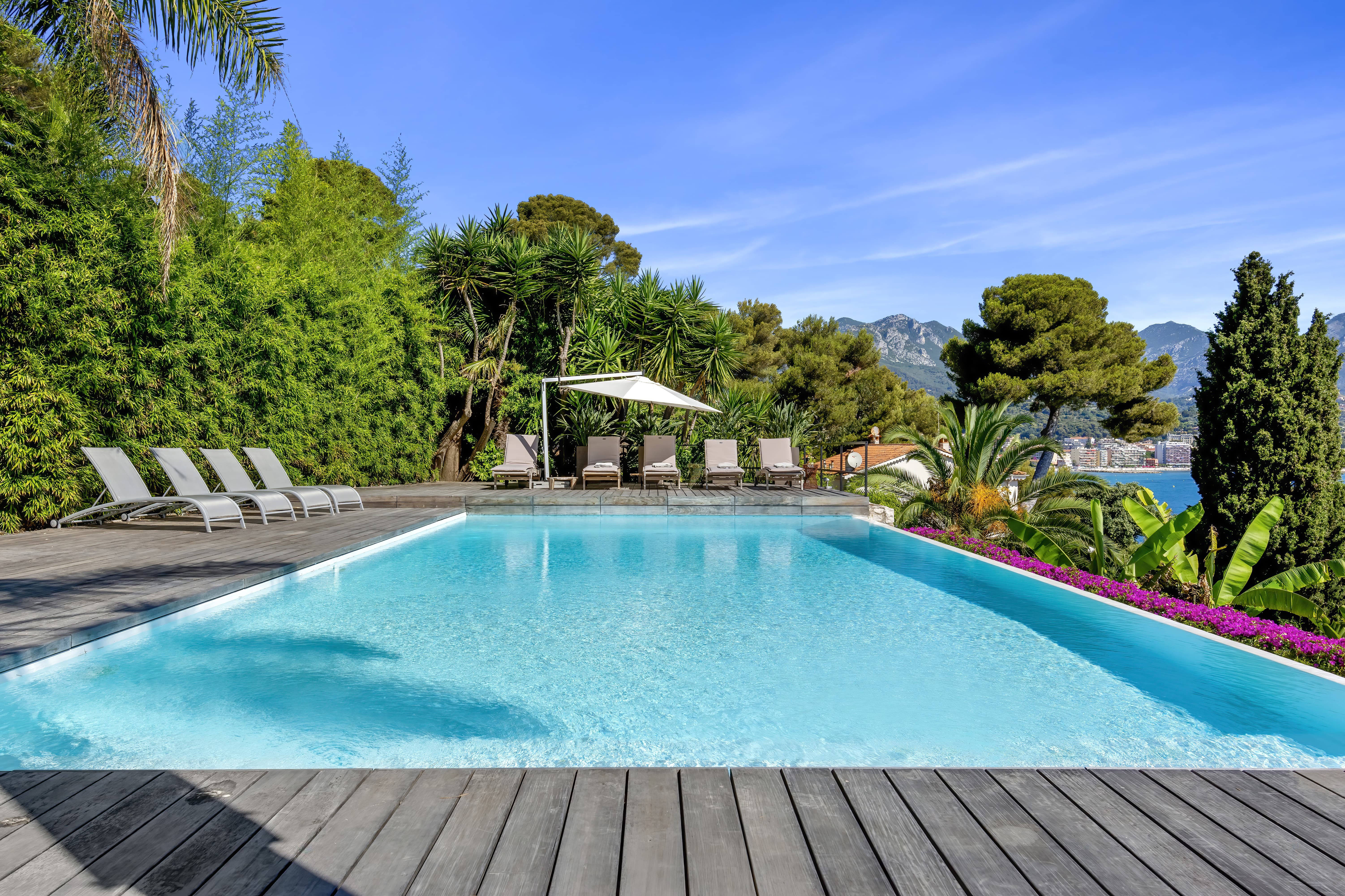 ROQUEBRUNE CAP MARTIN - PRESTIGIEUSE VILLA