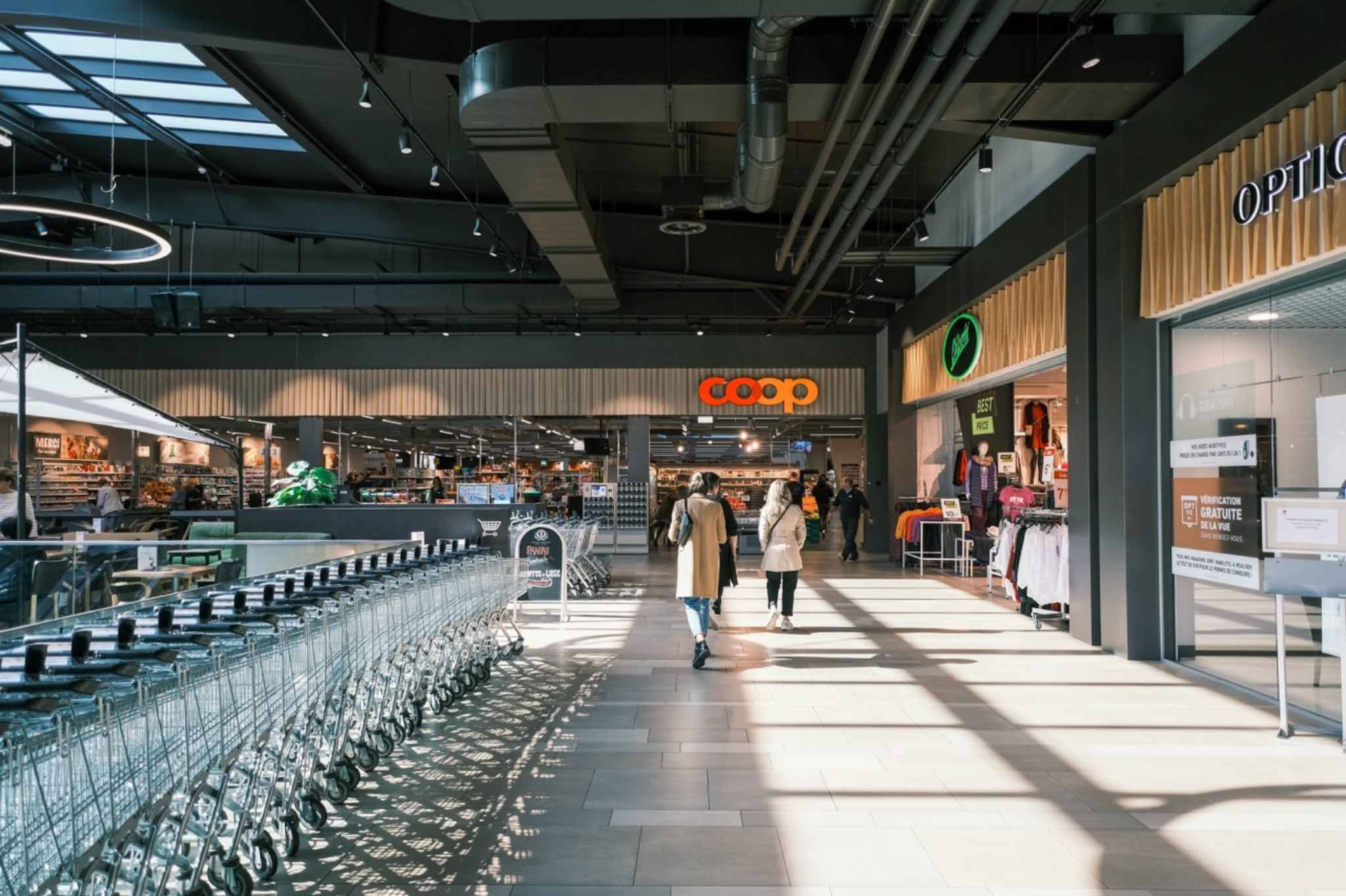 Arcade, commerce, showroom de 103 m2 à louer à Uvrier