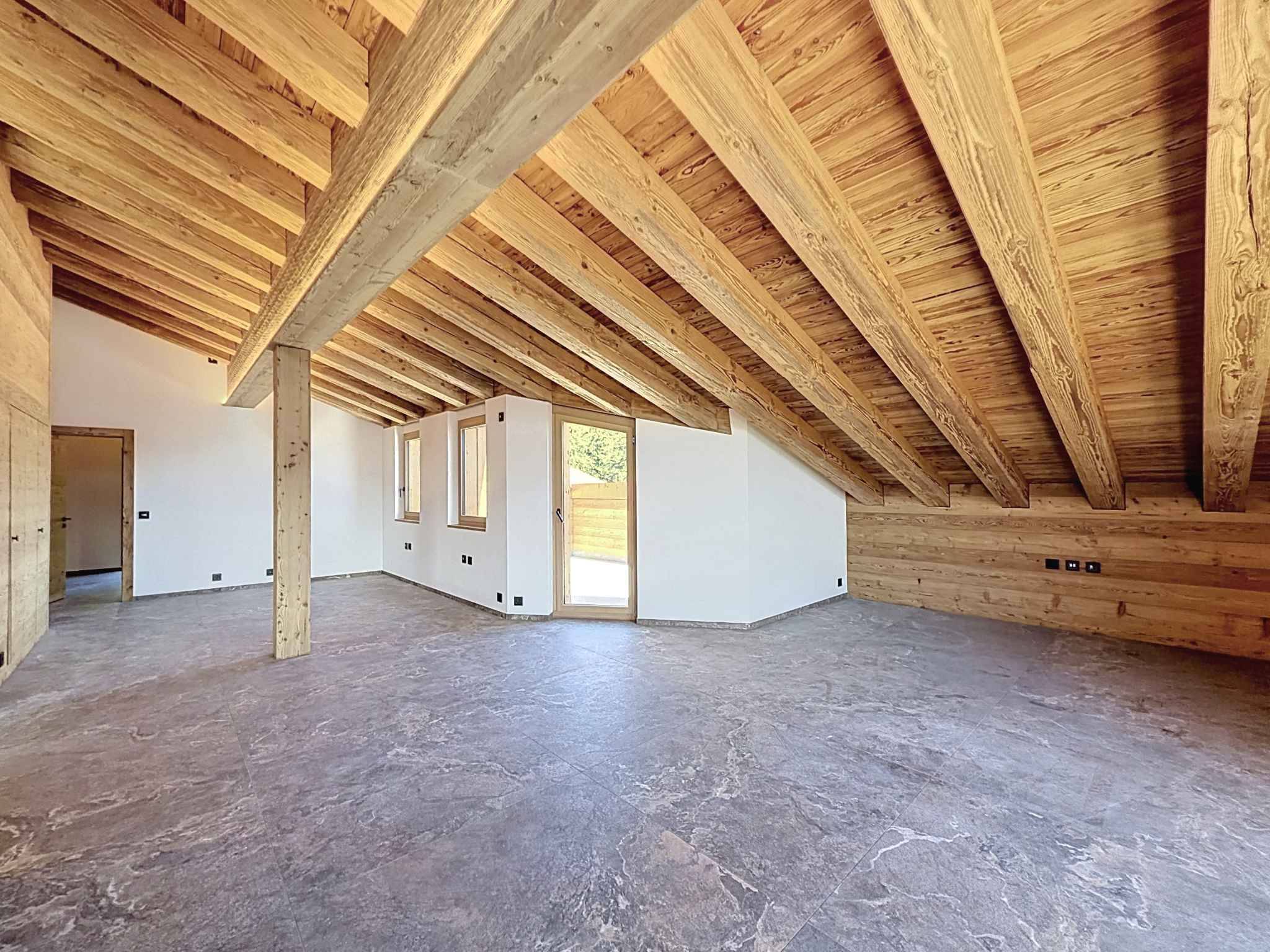 RARE - SPLENDIDE ATTIQUE AVEC VUE PANORAMIQUE - NEUF