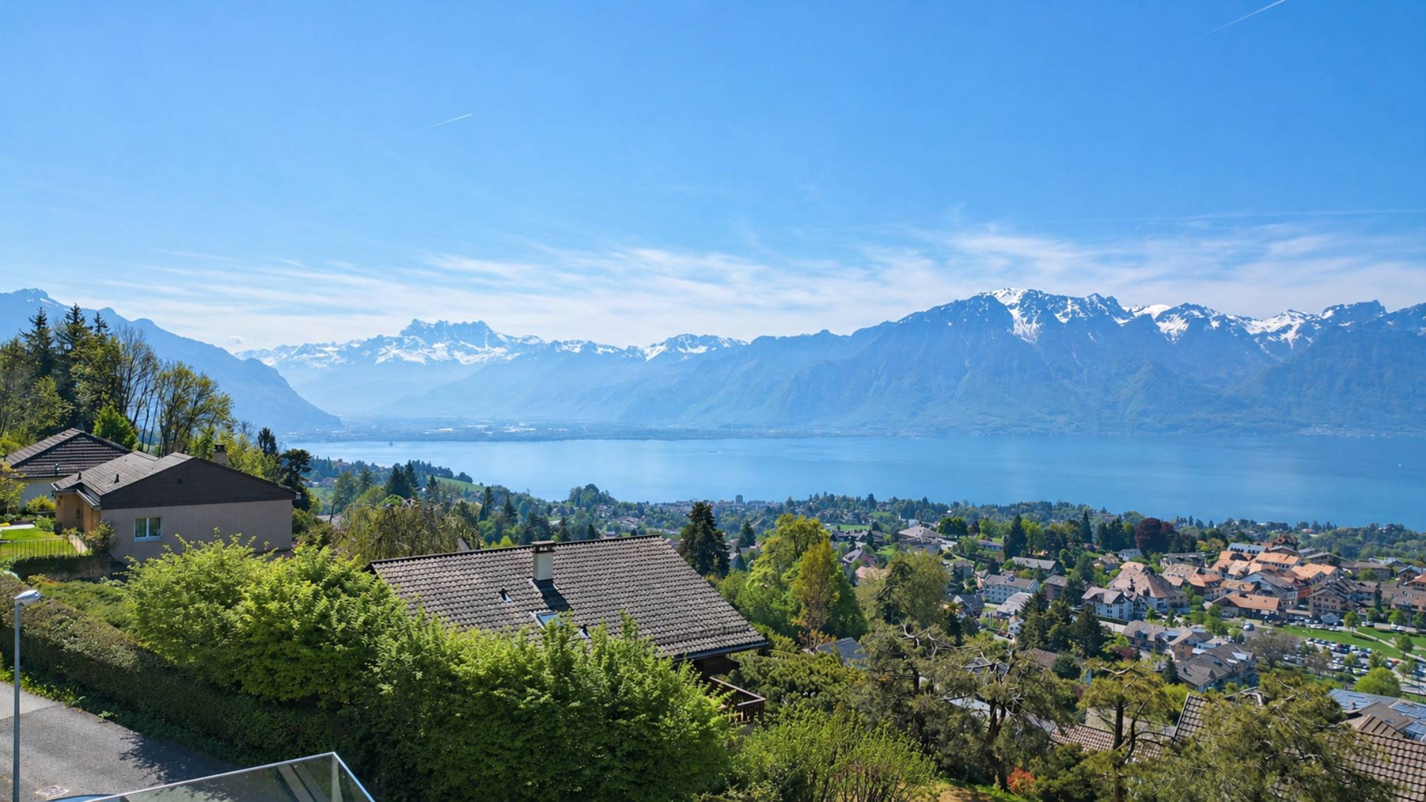 Belle villa familiale avec vue panoramique sur le lac et les Alpes 