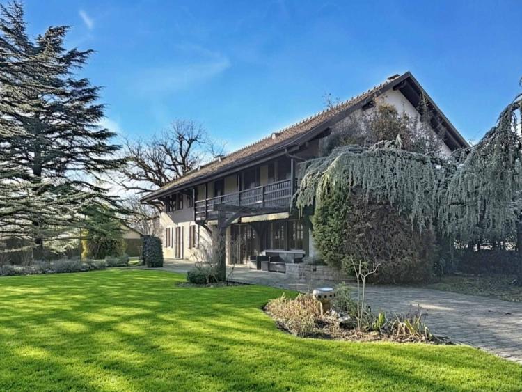 CO-EXCLUSIVITE ! Magnifique propriété de caractère proche de Nyon