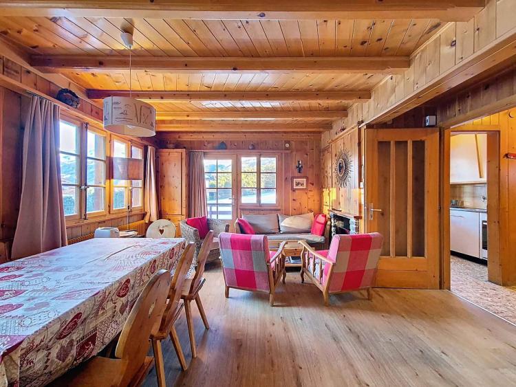 CHARMANT CHALET DE 7.5 PIÈCES AVEC POTENTIEL proche du centre de Crans