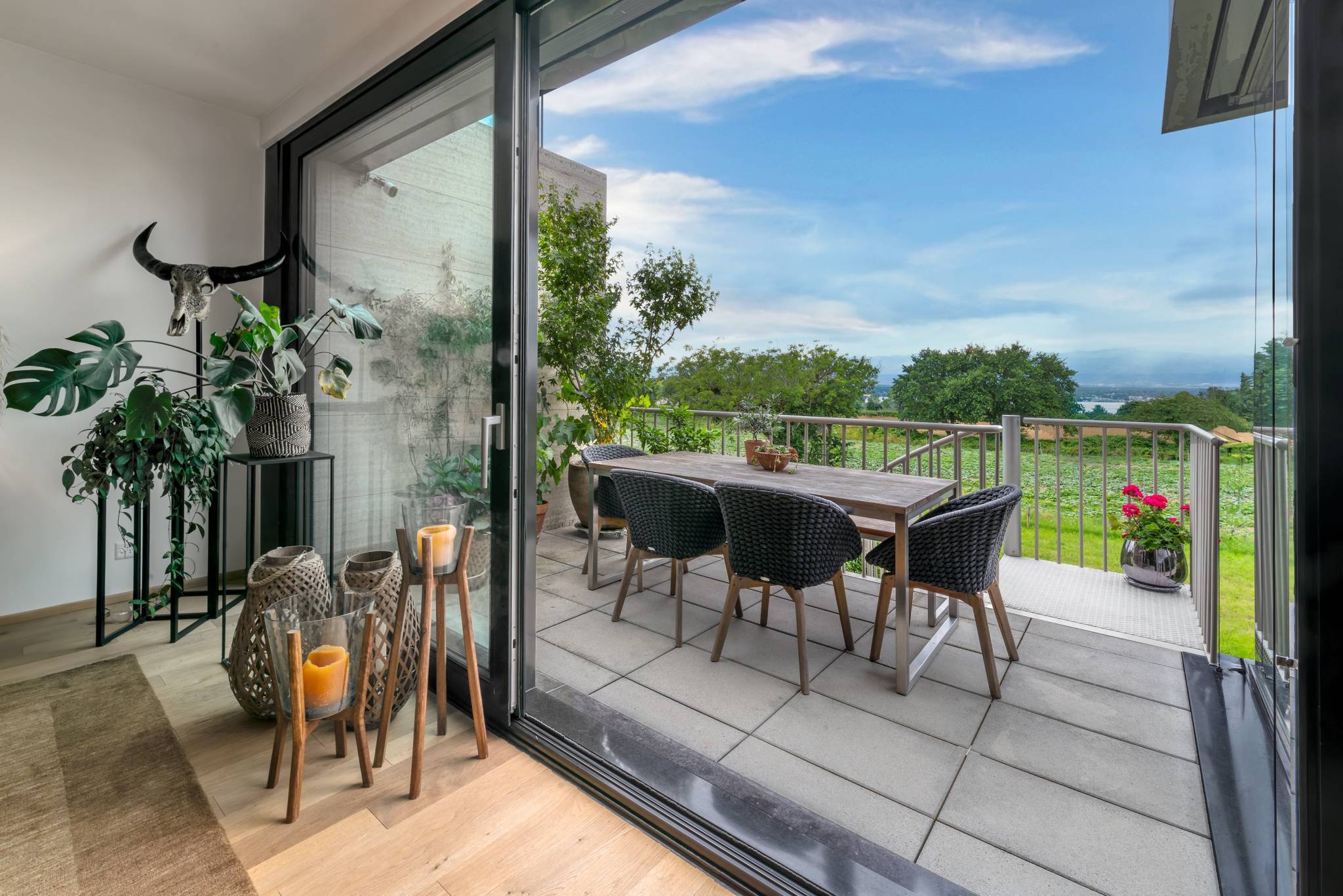 EN EXCLUSIVITÉ - duplex de 5 chambres avec terrasses, jardins et vue lac
