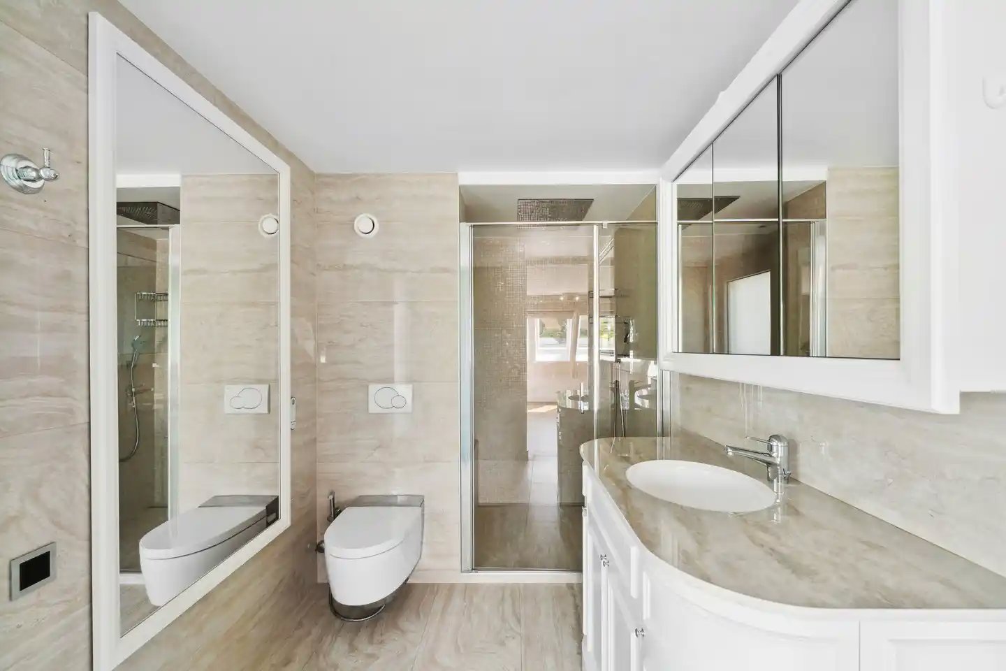 Luxurious triplex