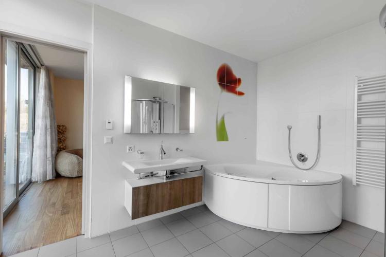 Magnifique villa contiguë située dans un quartier résidentiel calme et sécurisé !