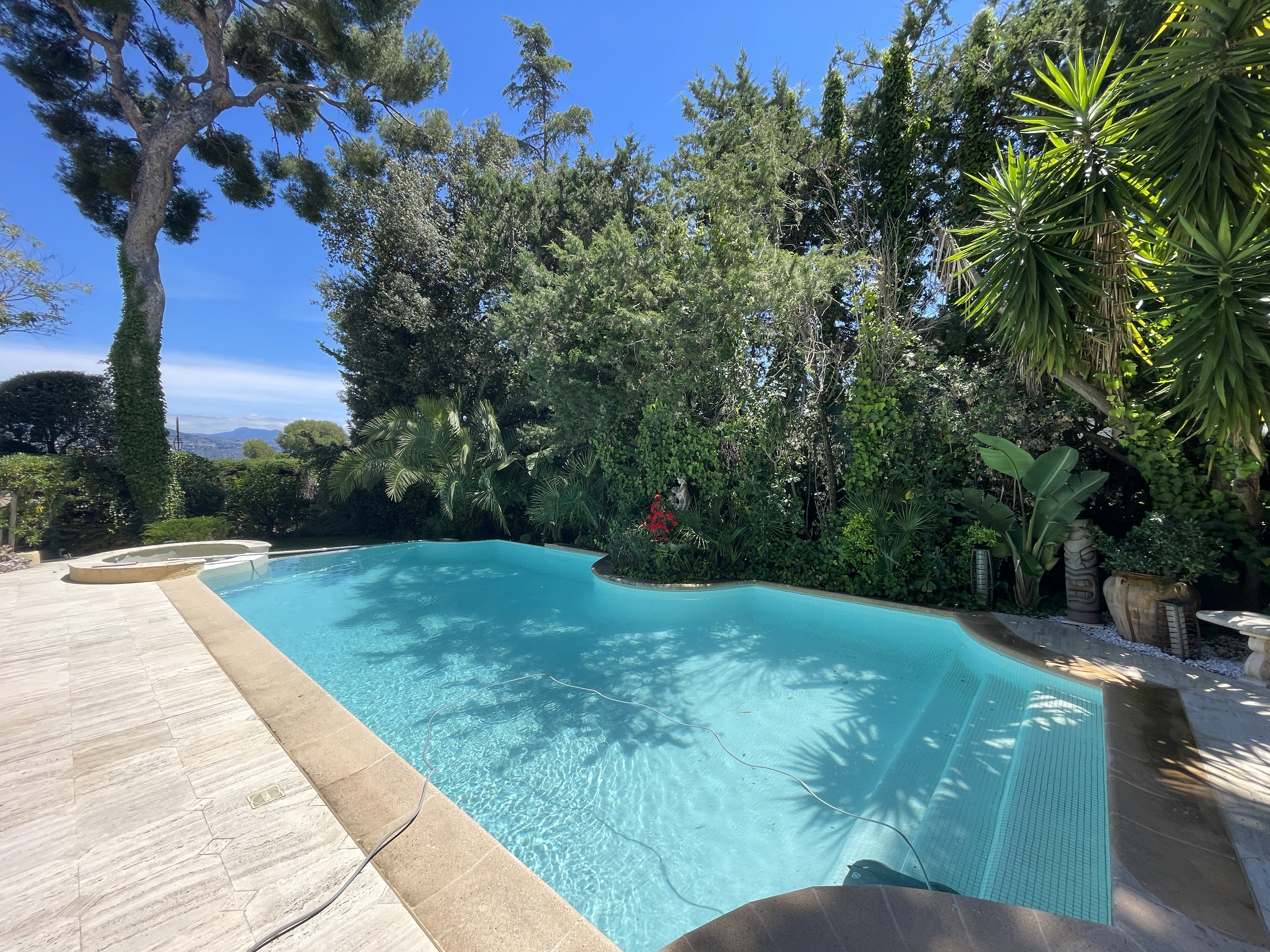 CAP MARTIN - SUPERBE VILLA - 5 PIÈCES