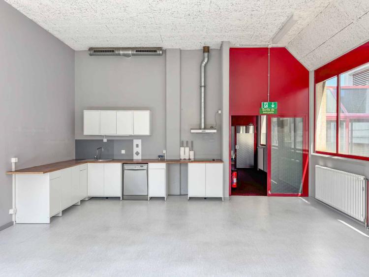 Atelier lumineux de 365 m² à Meyrin