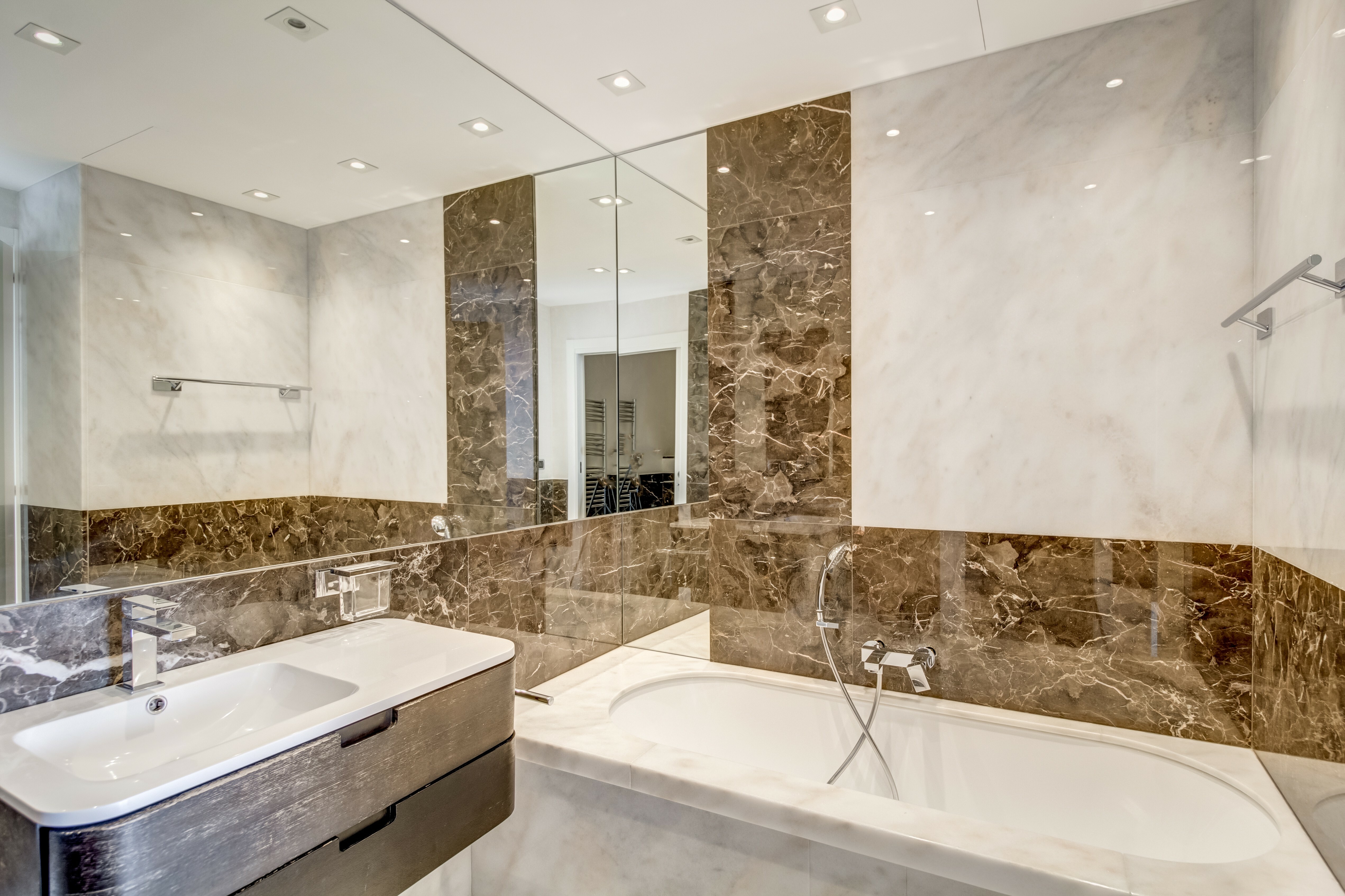 MIRABEAU : Rare appartement de 3 chambres à coucher et belle vue panoramique