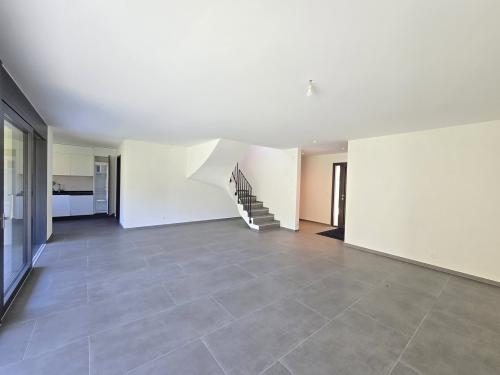Villa neuve / 203 m2 et 845 m3 / Prix à discuter