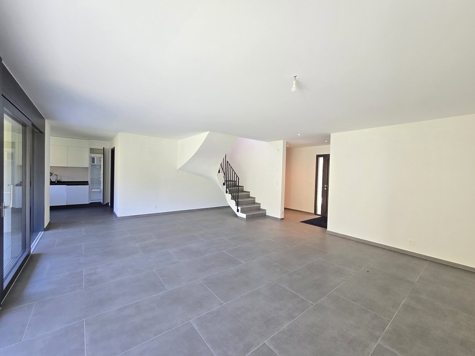 Villa neuve / 203 m2 et 845 m3 / Prix à discuter